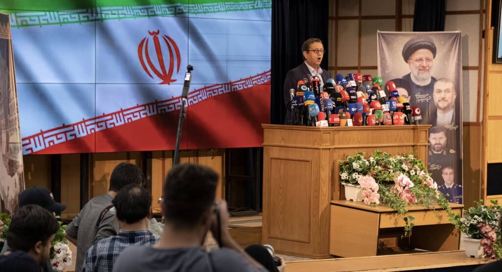 Former Chairman of Iran’s Central Bank Abdolnasser Hemmati at a press conference. Photo credit: Morteza Nikoubazl via Reuters Connect.