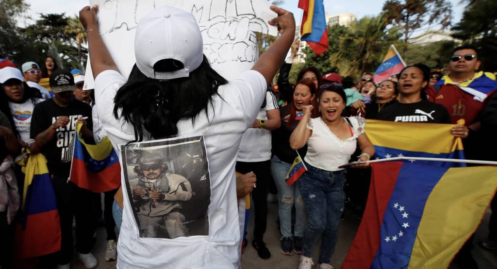 Venezuelans celebrate following President Trump’s announcement that the US captured Nicolás Maduro, January 3, 2026. Photo credit: REUTERS.
